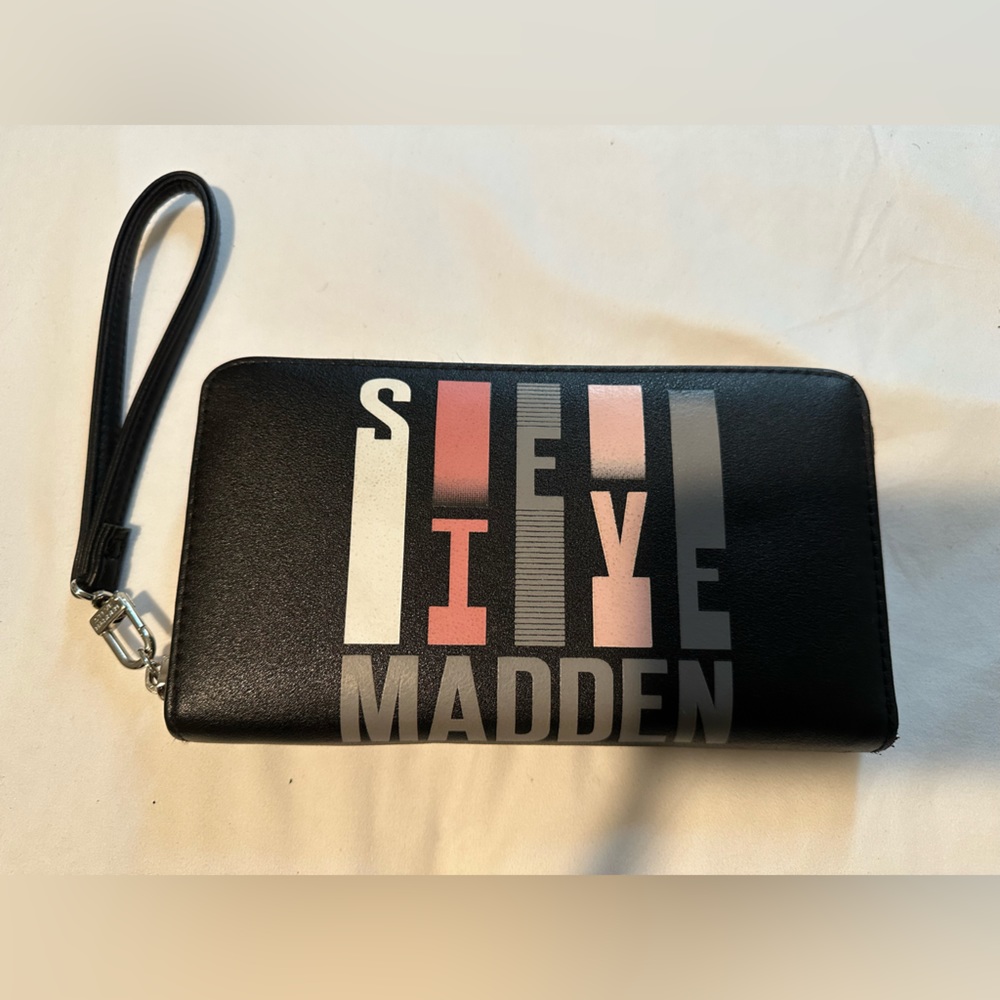 Steve Madden wallet/wristlet